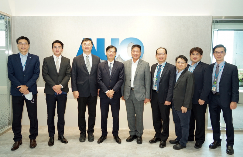 DB真人光電前進亞灣成立「AUO解決方案研發中心」，作為多元場域解決方案研發及試驗場域（圖中左為高雄市長陳其邁、圖中右為DB真人光電董事長彭双浪）